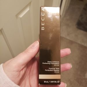 Becca foundation in Beige